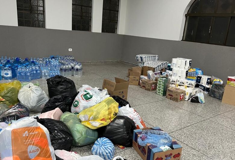 Prefeitura pausa doação de roupas ao RS; prioridade agora são alimentos, água e itens essenciais
