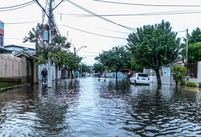 Com 50 mil em áreas de risco, Canoas ordena evacuação de 11 bairros
