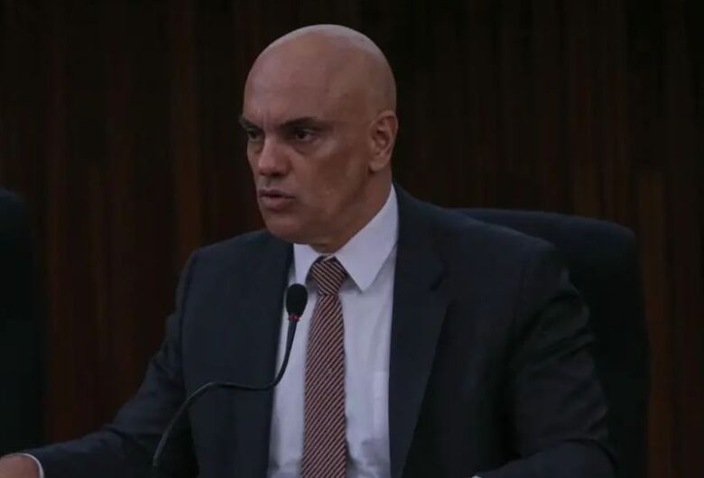 Moraes suspende lei municipal que proibia linguagem neutra nas escolas

