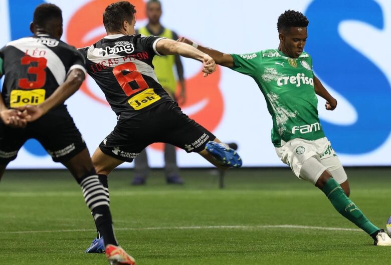 Palmeiras vence o Vasco e se aproxima dos líderes; São Paulo empata com Inter