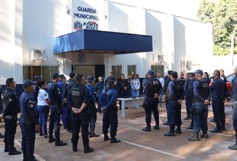 Prefeito entrega armas para Guarda Civil Municipal de Fronteira