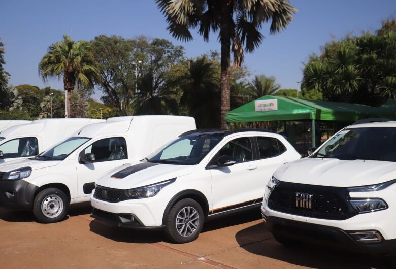 Prefeitura entrega 21 veículos para a Secretaria de Saúde