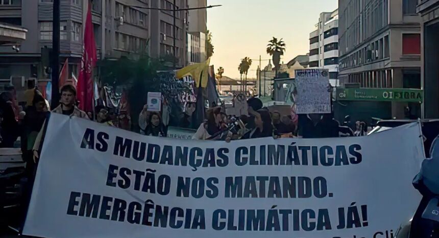 Eco pelo Clima faz protesto e acusa governo gaúcho de descaso

