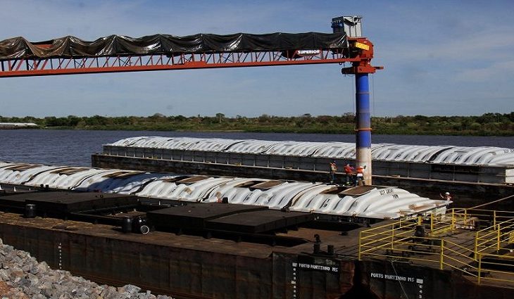 Pelos portos do município, foram escoadas 384 mil toneladas ao longo de 2020, basicamente da safra de grãos do Estado - Crédito: Chico Ribeiro/Portal do MS