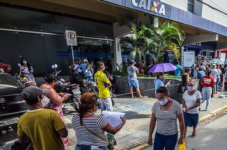 Agência da Caixa em Caruaru (PE): auxílio emergencial foi pago a 68 milhões de brasileiros e custou R$ 330 bilhões aos cofres públicos - Crédito: Divulgação/Prefeitura de Caruaru
