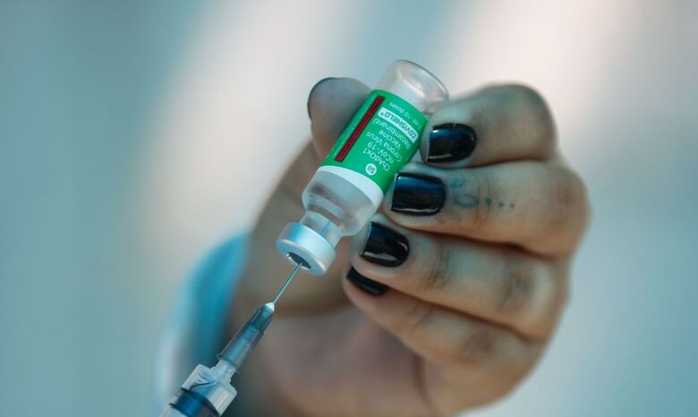 AstraZeneca espera produzir 200 milhões de doses de vacina até abril - Crédito: Tânia Rêgo/Agência Brasil