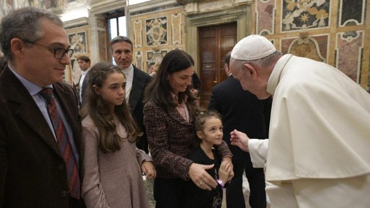 Papa Francisco: colocar a família no centro das atenções da Igreja e da sociedade - Crédito: Vatican Media