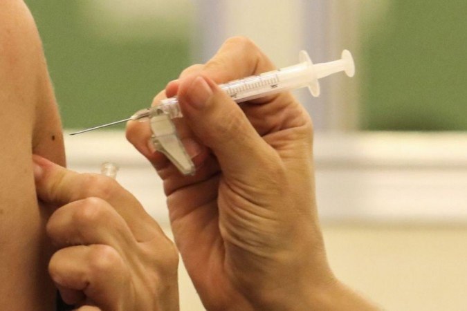 O Ministério da Saúde faz o monitoramento técnico e científico das vacinas contra a Covid-19 desde abril de 2020 - Crédito: Agência Brasil