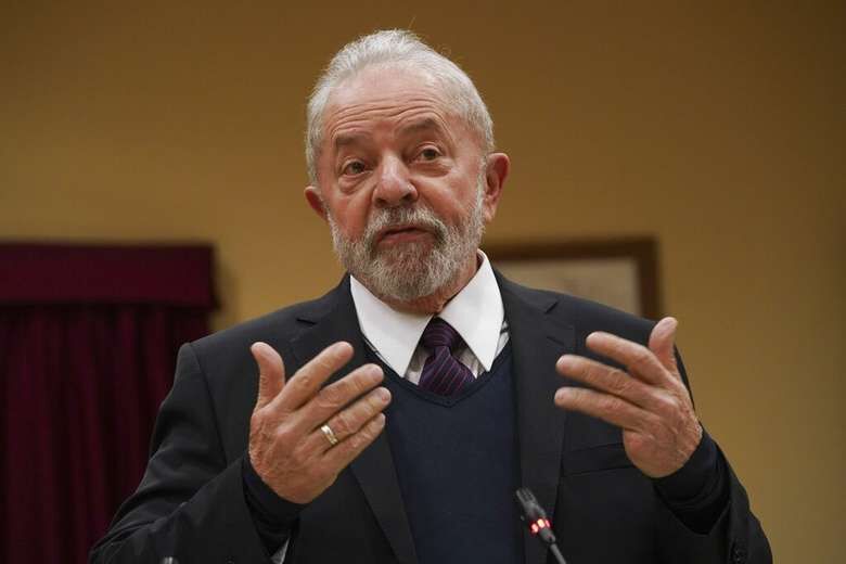 Juiz mantém bloqueio de bens de Lula ao enviar processos para o DF - 