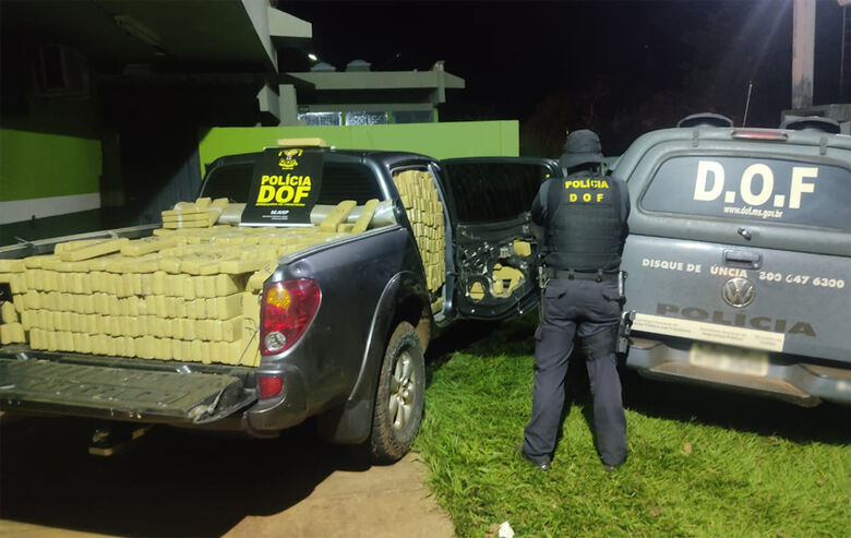 Camionete furtada no Rio de Janeiro foi recuperada pelo DOF com mais de uma tonelada e meia de maconha - Crédito: Divulgação