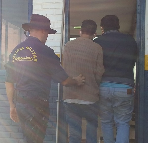 Jovens são presos com drogas que seriam entregues em Dourados - Crédito: Cido Costa