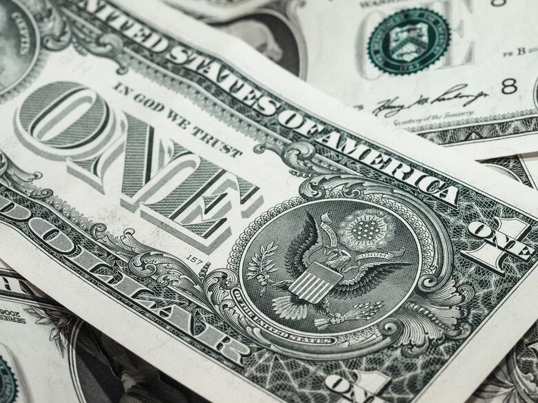 Dólar fecha no menor nível em um mês após acordo sobre Orçamento - Crédito: Imagem de Thomas Breher por Pixabay