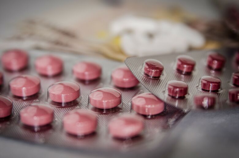 Consumidores criticam alta de medicamentos - 