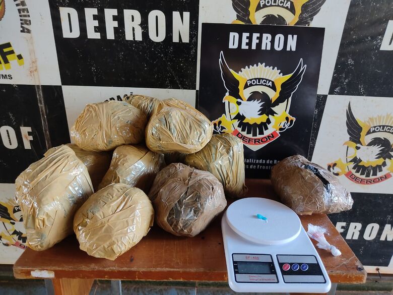 Defron prende rapaz com cocaína avaliada em aproximadamente R$ 400 mil em Dourados - 