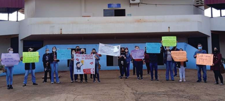 Profi ssionais da enfermagem da Funsaud durante manifesto semana passada em frente a prefeitura - Crédito: Charles Aparecido