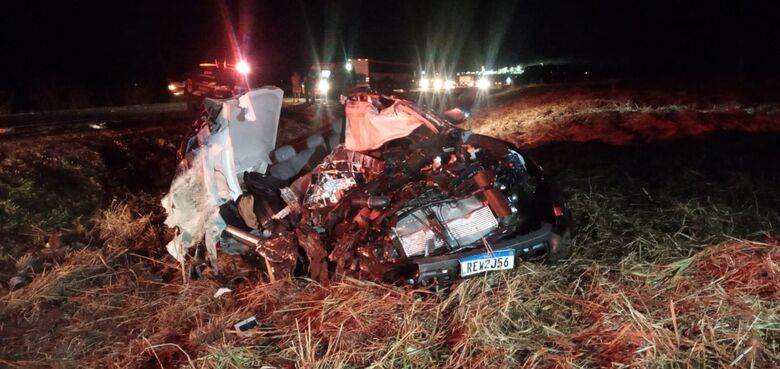 Jovem de 26 anos morre em colisão entre caminhonete e carreta na BR-163 - Crédito: Cido Costa