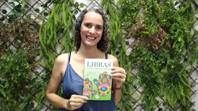 Professora Janete de Melo Nantes, da UFGD, lançará livro sobre Libras no mês de novembro - Crédito: Divulgação