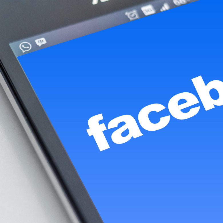 Facebook tem forte queda na Bolsa após sair do ar - 
