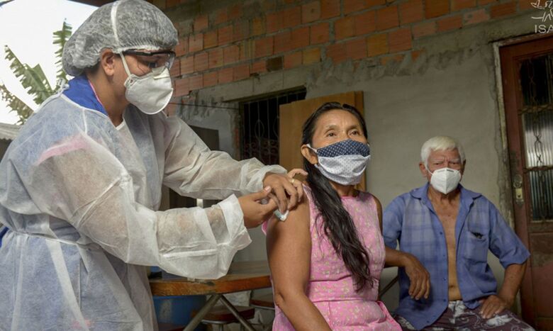 Damares conversa sobre vacinação de indígenas com diretor-geral da OMS - Crédito: Alex Pazuello / Prefeitura de Manaus