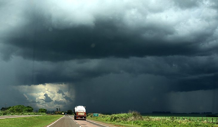 Previsão para esta quinta é de tempestades em três regiões do Estado - Crédito: Saul Schramm