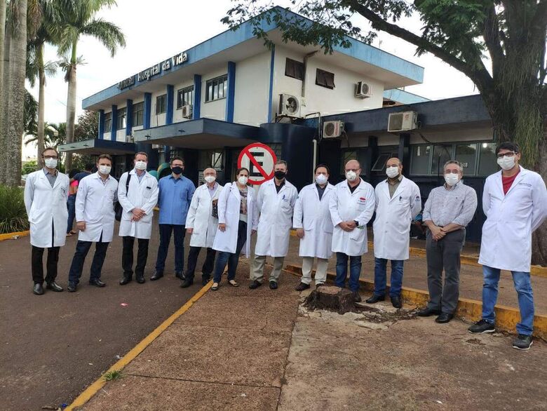 Os profissionais contratados pela Funsaud fizeram protesto silencioso em frente ao Hospital da Vida na última quarta-feira - Crédito: Divulgação