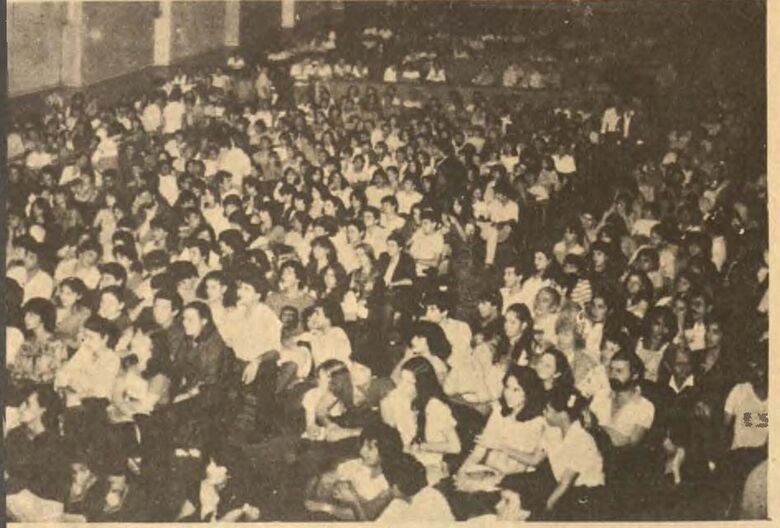 Público no show Frutos da Terra, no Cine Ouro Verde, em 1983 - Crédito: Reprodução/O Progresso