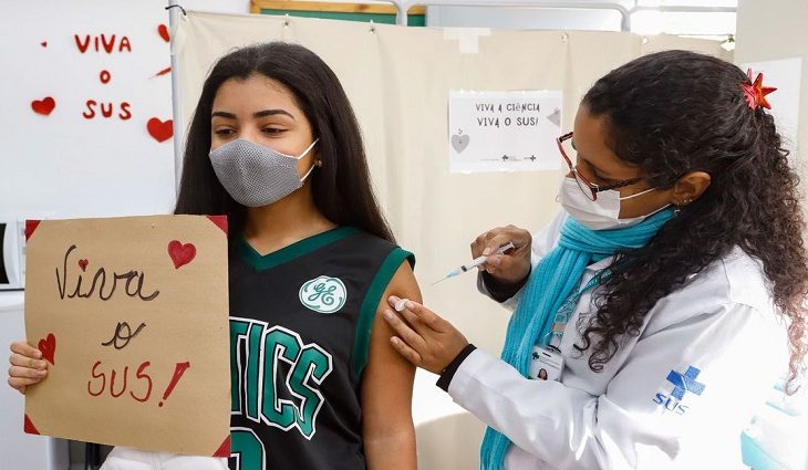 Campanha está sendo realizada em escolas públicas e particulares e busca alcançar adolescentes que ainda não se vacinaram - Crédito: Divulgação