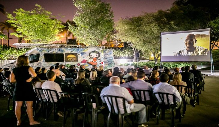 Lançado em 2013, o Cinesolar é o primeiro cinema itinerante do Brasil movido a energia limpa e renovável - Crédito: Divulgação Cinesolar