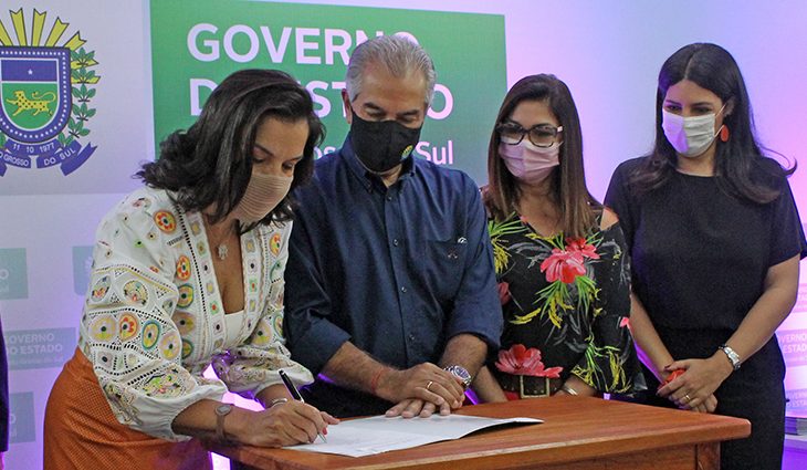 Governador assinou nesta terça-feira diversos atos em comemoração do Dia Internacional da Mulher - Crédito: Chico Ribeiro