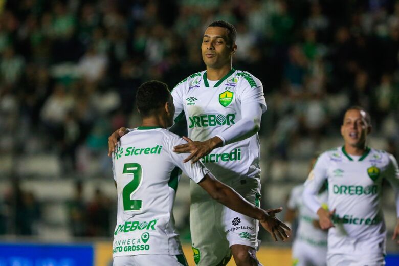 Elton comemora o gol do Cuiabá contra o Juventude - Crédito: Luiz Erbes/AGIF