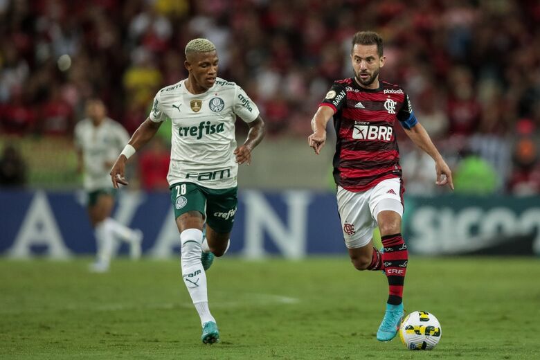 Flamengo e Palmeiras fazem bom jogo no Maracanã, mas empatam sem