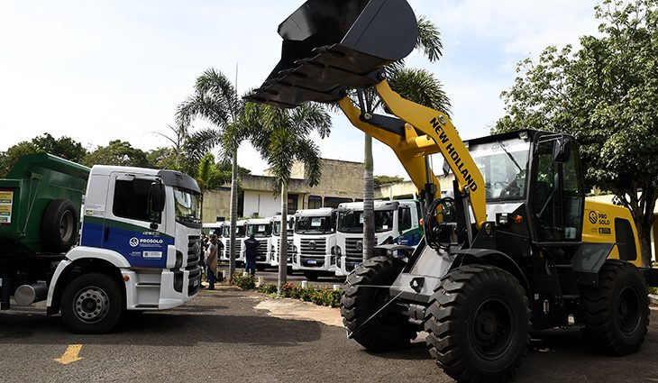Entrega dos equipamentos  foi realizada no estacionamento da Semagro - Crédito: Bruno Rezende