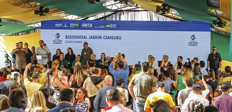 Presidente Jair Bolsonaro participou da entrega das chaves no Residencial Canguru - Crédito: Edemir Rodrigues