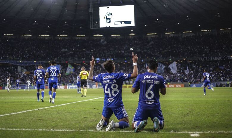 Jogadores do Cruzeiro comemoram mais uma vitória - Crédito: Staff Images/Cruzeiro
