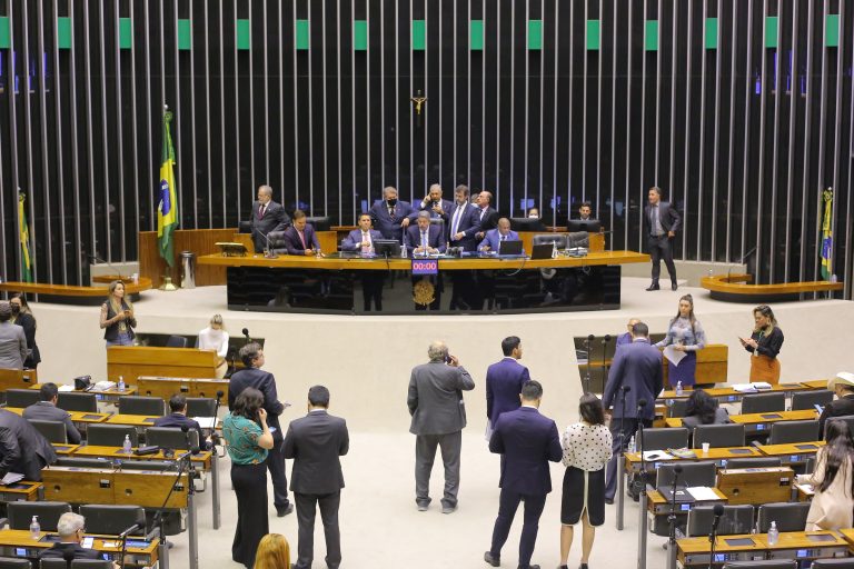 Deputados durante sessão plenária de votação da proposta - Crédito: Paulo Sérgio/Câmara dos Deputados