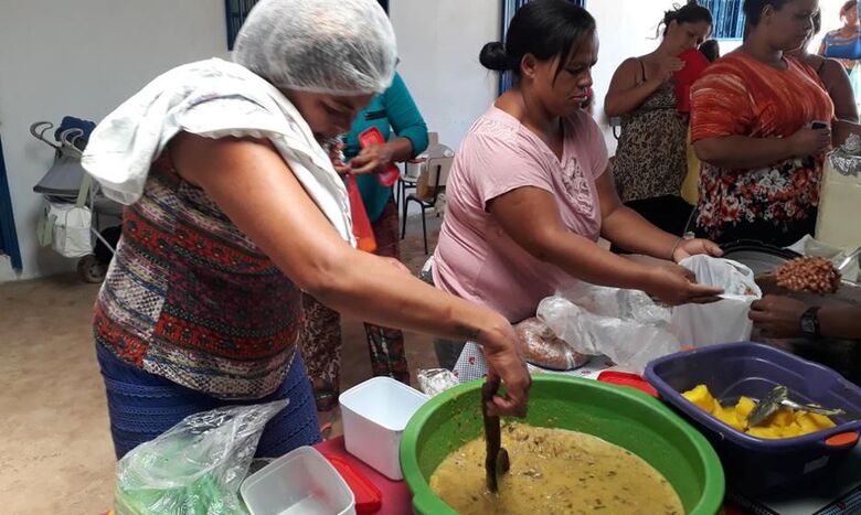   Voluntárias do Panama distribuem comida para famílias de Planaltina - Crédito: Íris Aparecida dos Santos/Pamana