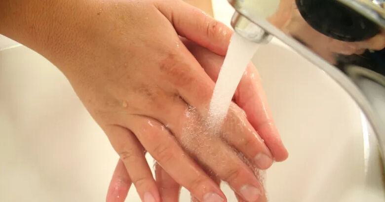 A higiene das mãos ajuda a prevenir várias doenças contagiosas - Crédito: : UGA College of Ag & Environmental Sciences  Flickr-CC
