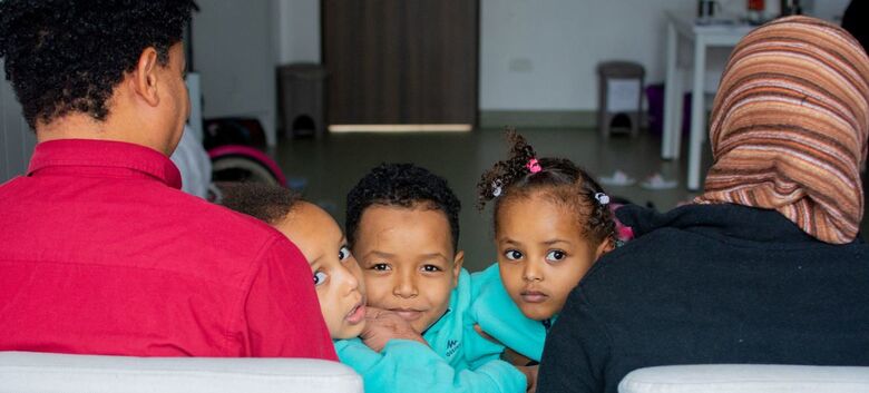 Família de refugiados da Eritreia aguarda reassentamento na Holanda - Crédito:   UNHCR/Stefan Lorint