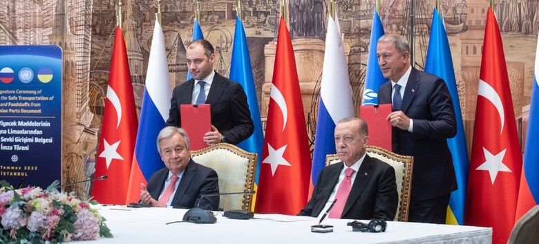 cretário-geral da ONU, António Guterres, esteve em Istambul, na Turquia, para a assinatura de um acordo com Rússia e a Ucrânia - Crédito: UNIC Ankara/Levent Kulu