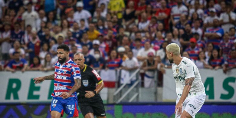 Palmeiras busca empate com um a menos contra o Fortaleza e segue líder do  Brasileirão