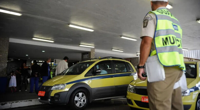 Auxílio-taxista foi instituído pela PEC dos Benefícios, que decretou estado de emergência no país - Crédito: Tânia Rêgo/Agência Brasil