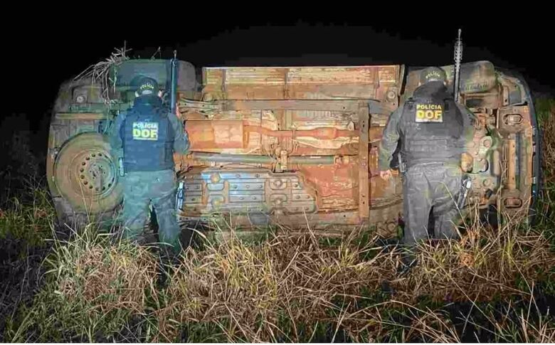 Traficante capota veículo com mais uma tonelada de drogas - Crédito: Divulgação