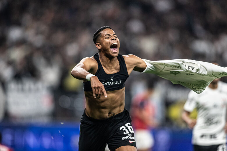 Wesley marca seu primeiro gol pelo time profissional do Corinthians