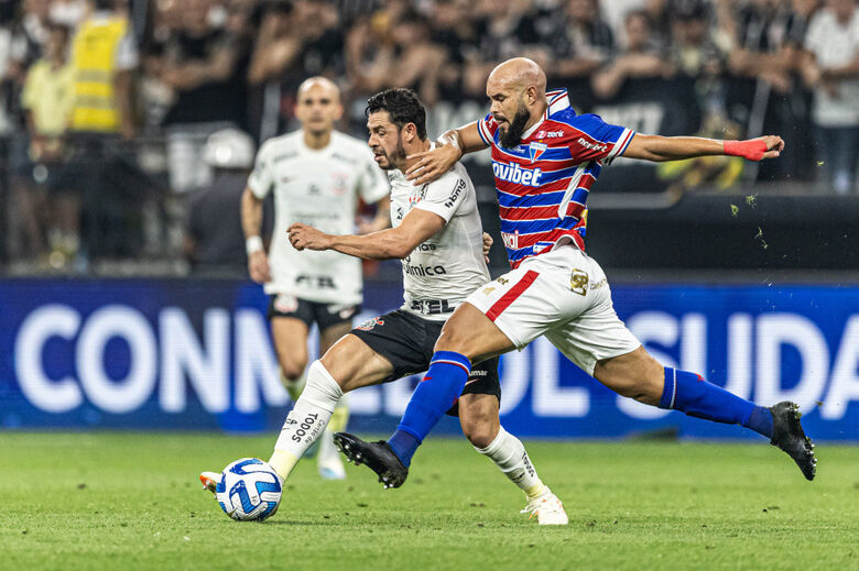 Corinthians sofre na criação de jogadas e perde para o São Paulo no jogo de  ida