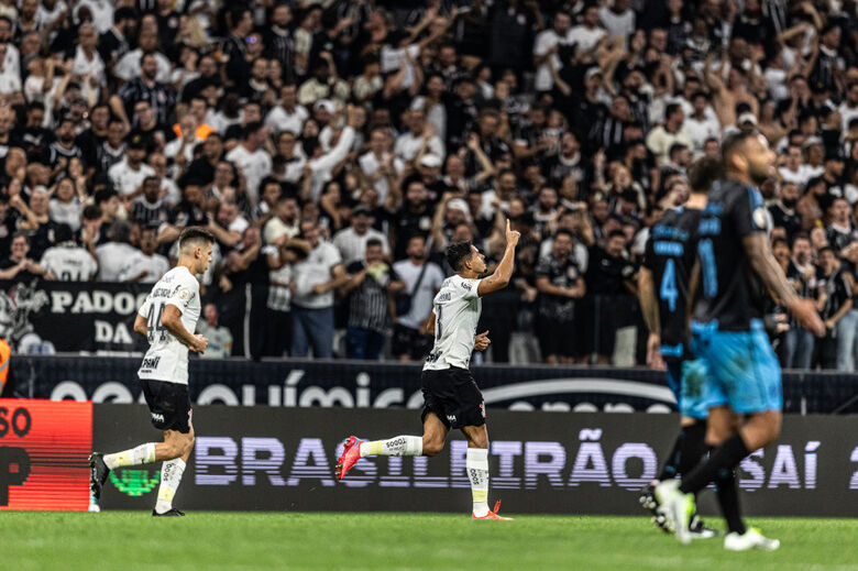 Com oito gols, Corinthians e Grêmio empatam em jogo atrasado - O