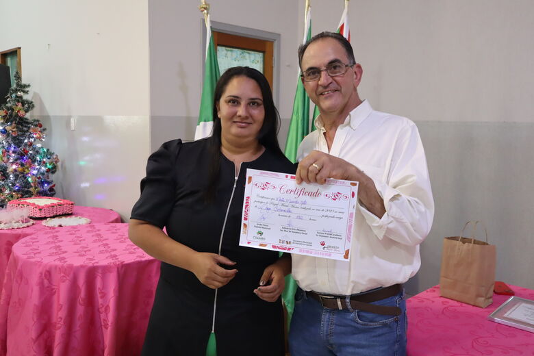   Vice-prefeito Gordo da Tigre representou o prefeito André Nezzi na solenidade de formatura do Projeto Maria Maria  --  - Crédito:  Fernando Rodrigues
