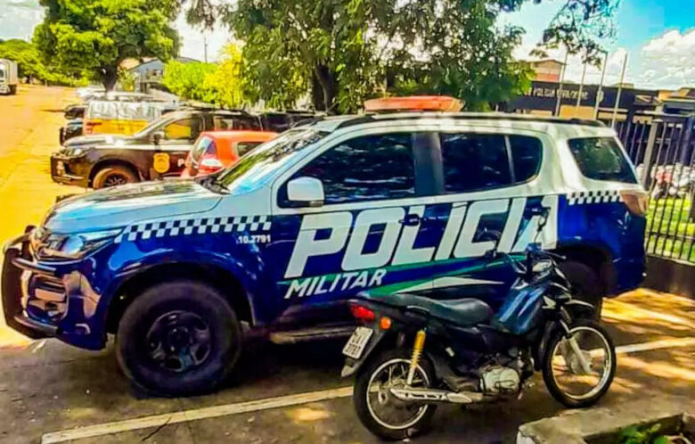 Polícia Militar recupera motocicleta roubada em Dourados - 