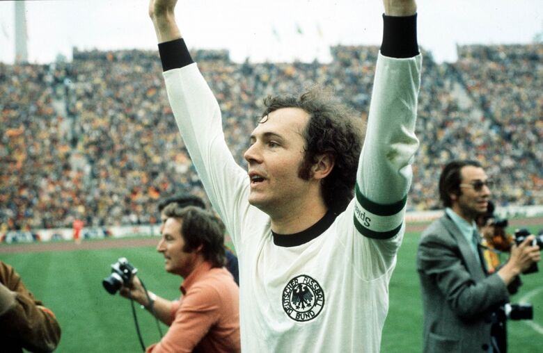 Franz Beckenbauer em comemoração pela Seleção Alemã - Crédito: Divulgação/Fifa