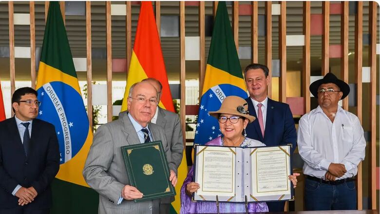 Brasil e Bolívia assinam acordo para ampliar produção de fertilizantes - Crédito: Marcio Batista/MRE