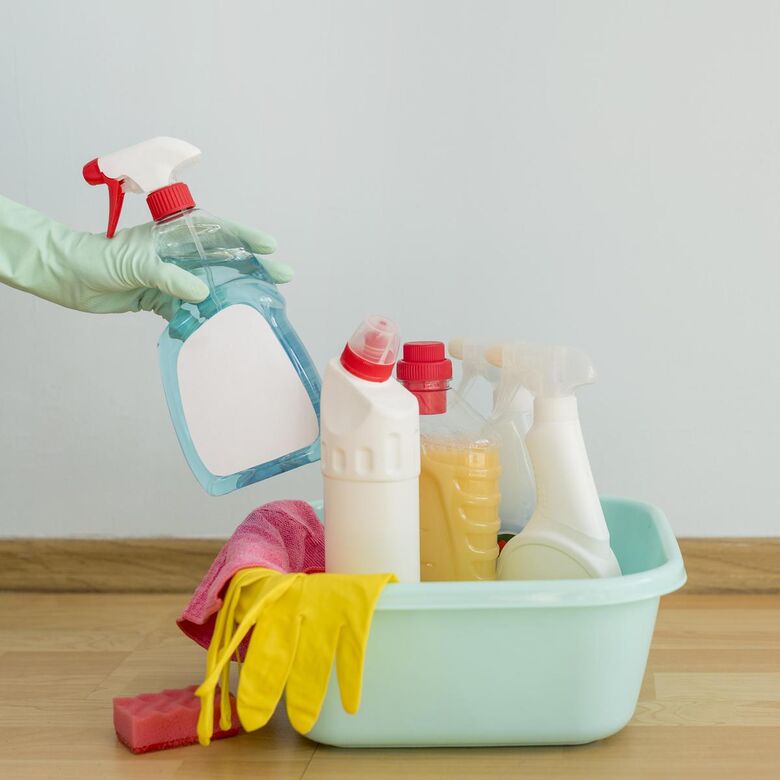 Como armazenar corretamente os produtos de limpeza no verão? - 